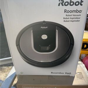 iRobot Roomba 960 Robot Vacuum NWT